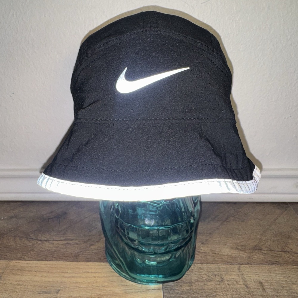Nike Dri-FIT Perforated Reflective Running Bucket Hat Size S/M DH2426-010